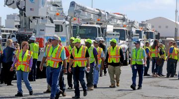 19,000 Crews repair Hurricane Irma damage