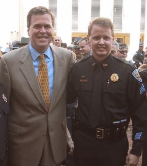 Fort Lauderdale Police Captain Todd Peney and Governor Jeb Bush