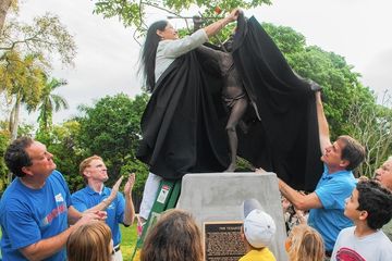 Artist Nilda Comas Unveils Bronze Tribute to the Tequesta Indians