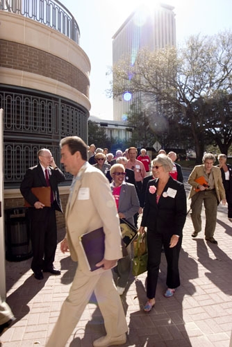 Condo Residents enter Capitol to Meet with Legislators