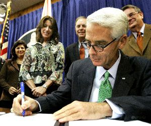 Governor Charlie Crist signs No-Fault Bill into Law as Rep Ellyn Bogdanoff and Senator Bill Posey Look On